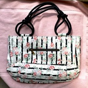 Farmhouse Is My Style Canvas tote. 2 zipper pockets. 1 cell phone pocket 18x11”.